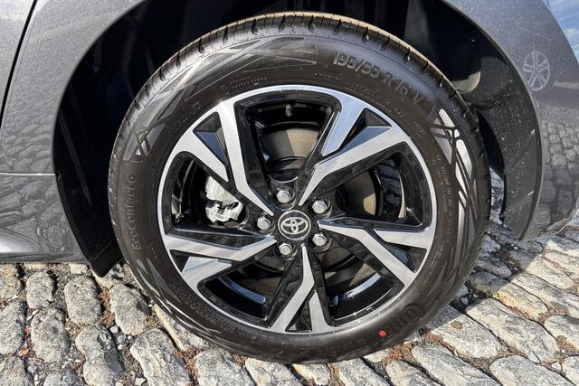 Toyota YARIS 1.5 Hybrid 115 Dynamic Comfort Pack ,Parkeersensoren, Dodehoek Detectie, Stuur /Stoel verwarming