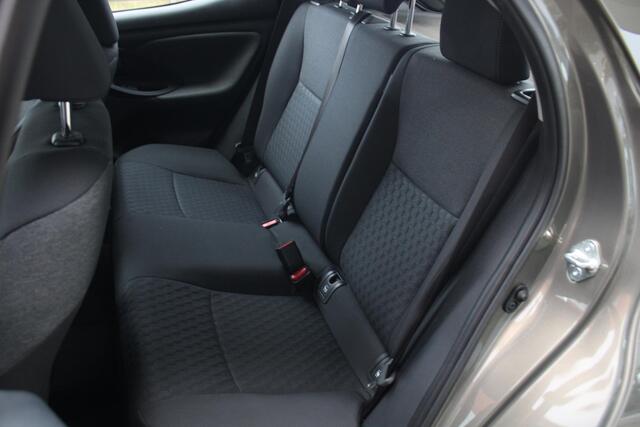 Toyota YARIS 1.5 Hybrid Dynamic Achteruitrijcamera, Cruise Control Adaptief, Keyless Entry, Climate Control