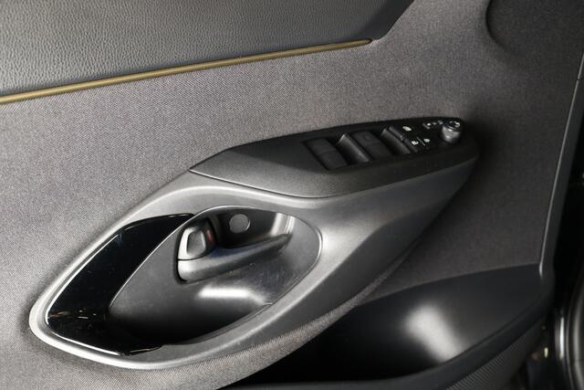 Toyota YARIS Cross 1.5 Hybrid Adventure Head-Up Display | Dode hoek sensoren | Parkeersensoren |