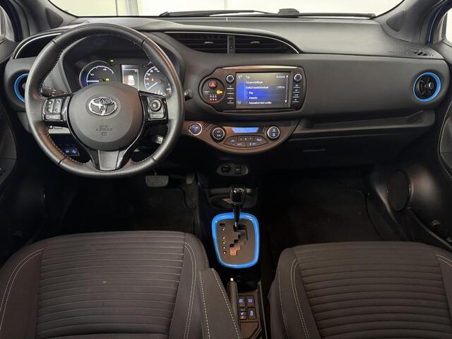 Toyota YARIS 1.5 Hybrid Bi-Tone Plus | Camera | Panoramadak | Cruise control | Stoelverwarming |