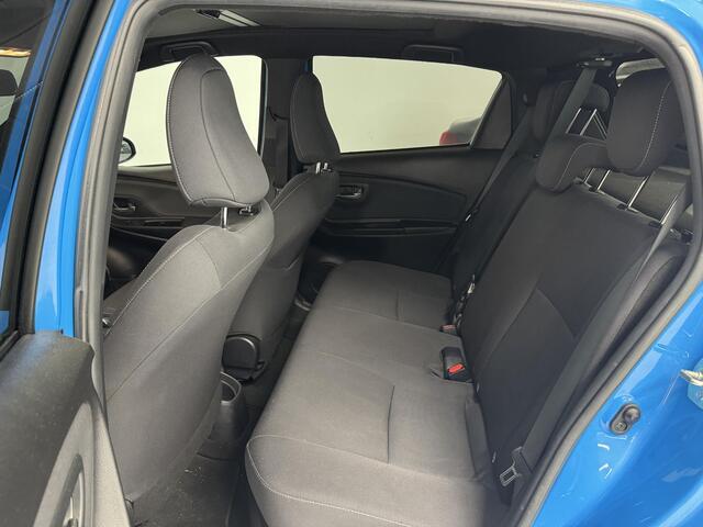 Toyota YARIS 1.5 Hybrid Bi-Tone Plus | Camera | Panoramadak | Cruise control | Stoelverwarming |