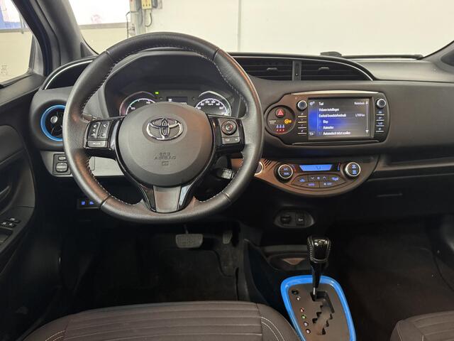 Toyota YARIS 1.5 Hybrid Bi-Tone Plus | Camera | Panoramadak | Cruise control | Stoelverwarming |