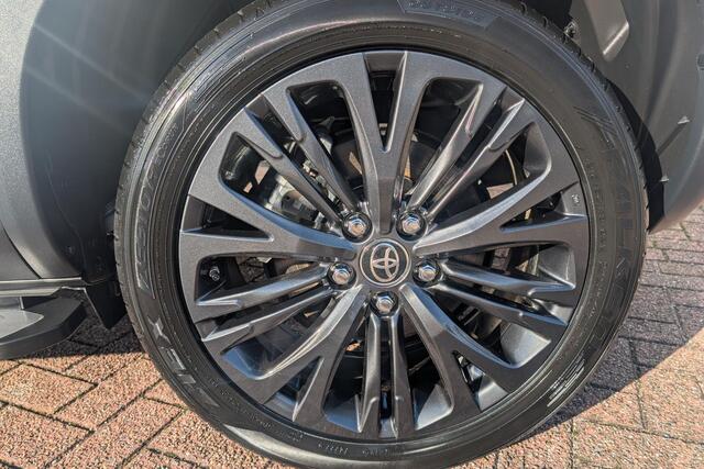 Toyota YARIS Cross 1.5 Hybrid Adventure Trekhaak-Treeplanken