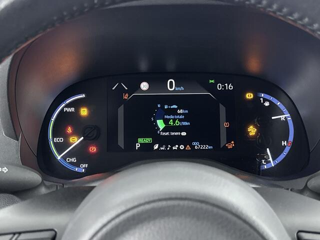 Toyota YARIS Cross 1.5 Hybrid First Edition Bi-Tone | Metaallak | Stoelverwarming | Parkeersensoren Voor+Achter | LM-Velgen | Donker Getinte Achterruiten |