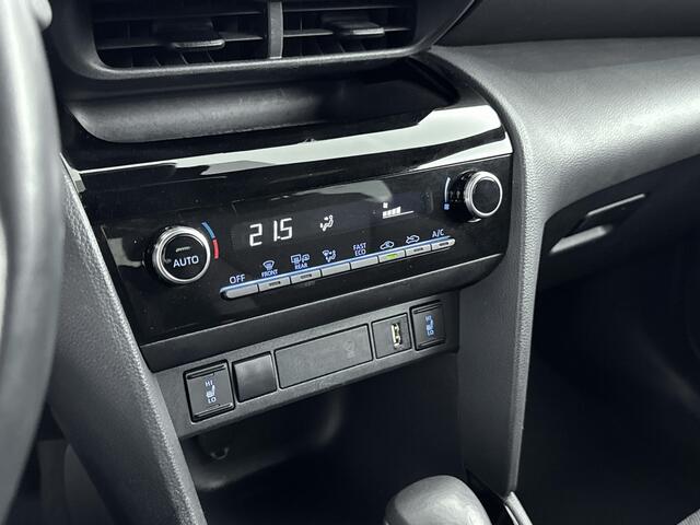 Toyota YARIS Cross 1.5 Hybrid First Edition Bi-Tone | Metaallak | Stoelverwarming | Parkeersensoren Voor+Achter | LM-Velgen | Donker Getinte Achterruiten |