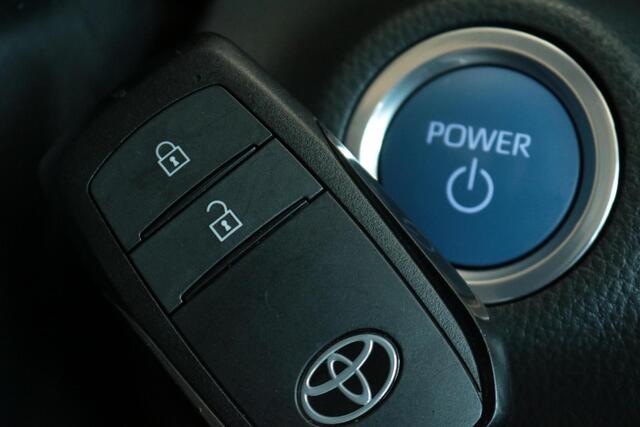 Toyota YARIS 1.5 Hybrid Active, Adaptive Cruisecontrole, Camera, Apple Carplay / Android Auto, Keyless!