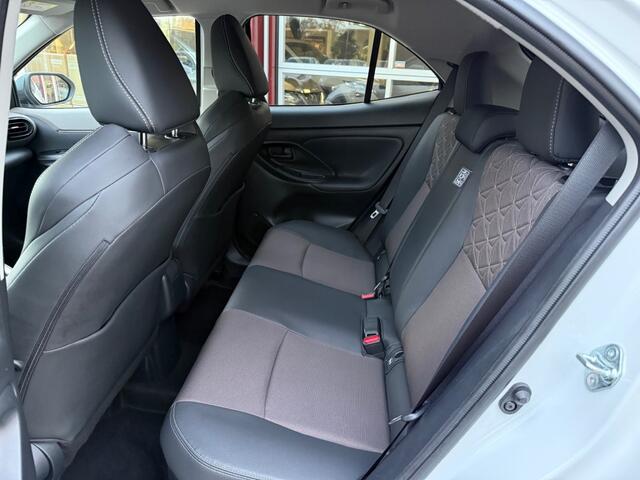 Toyota YARIS 1.5 HYBRID EXECUTIVE AUTOMAAT ALLE LUXE!! 23.630 KM!!