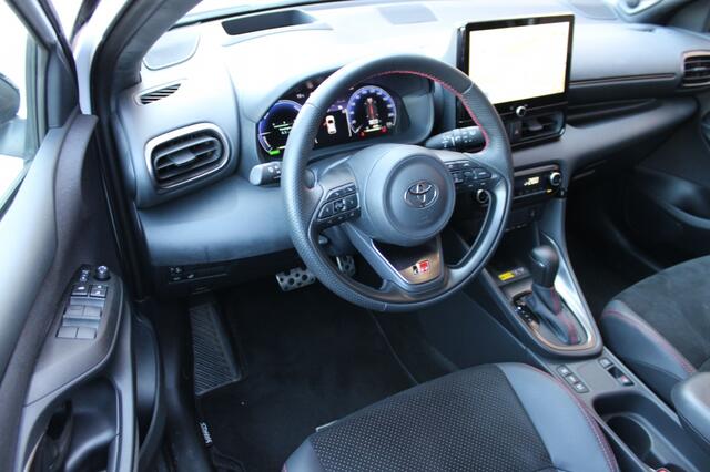 Toyota YARIS 1.5 Hybrid 130pk! GR Sport | Navi | PDC | Stoel -/ Stuurwielverw