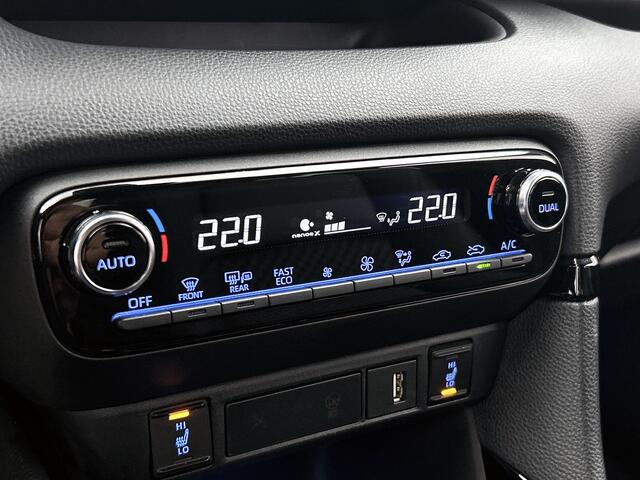 Toyota YARIS 1.5 Hybrid Executive Bi-Tone | Stoelverwarming | LED | Navigatie |