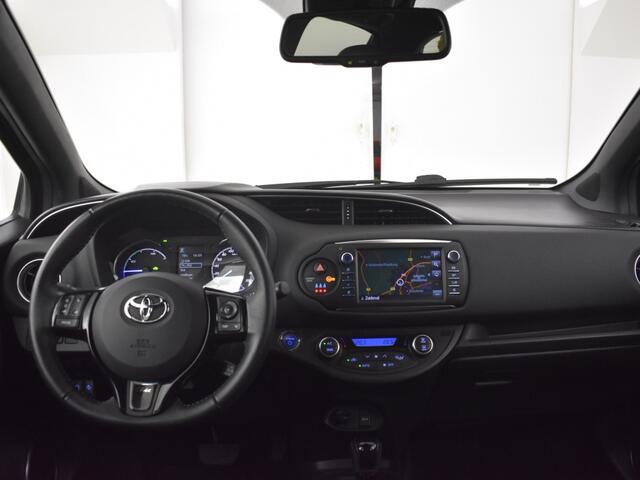Toyota YARIS 1.5 Hybrid Bi-Tone | Navigatie | Keyless