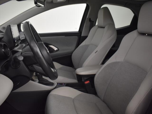Toyota YARIS 1.5 Hybrid Executive | Panoramadak | HUD | Stuur en Stoelverwarm