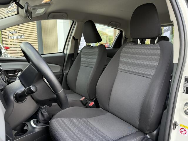 Toyota YARIS 1.3 VVT-i | Navigatie | Trekhaak | Camera |