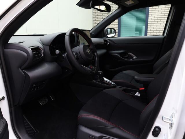 Toyota YARIS Cross 1.5 Hyb 130 GR Sport | Nieuw | Half Leder/Alcantara | Dodehoek