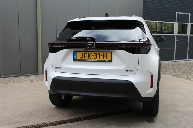 Toyota YARIS Cross 1.5 Hybrid 130pk Teamplayer PDC / BSM / Safety/Winter pakket