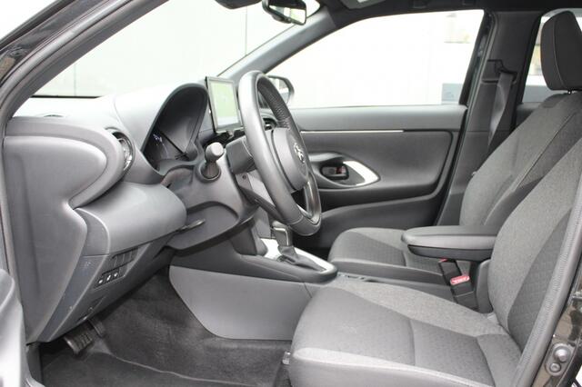Toyota YARIS Cross 1.5 Hybrid Team D PDC / Stoelverwarming / Navigatie / BSM