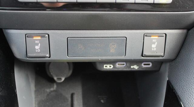 Toyota YARIS 1.5 Hybrid 115 Style | Sensoren v/a | Android Auto | Stu