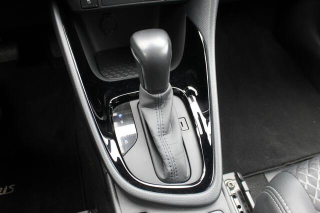 Toyota YARIS 1.5 Hybrid Executive Bi-Tone | Trekhaak Afneembaar | Stoelverwar