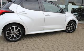 toyota-yaris-1.5-hybrid-executive-b