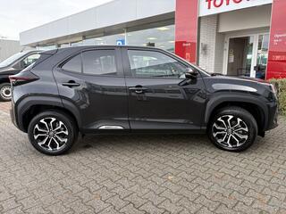 toyota-yaris-cross-1.5-hybrid-first