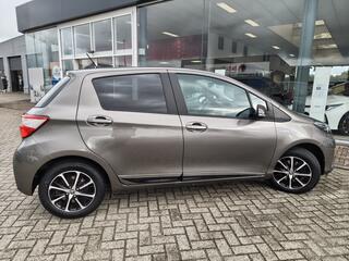toyota-yaris-1.5-hybrid-dynamic--c