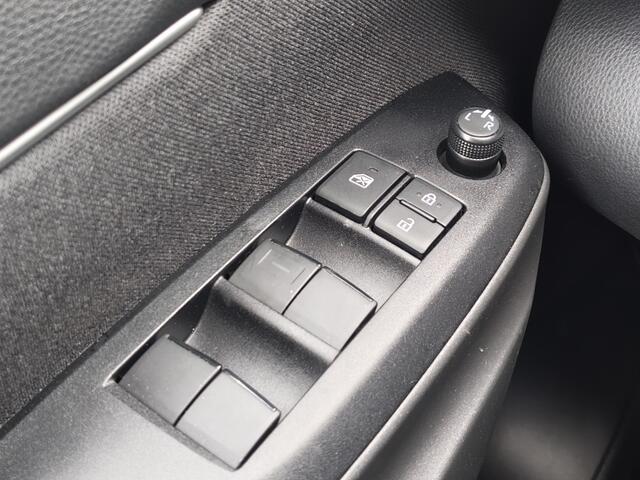 Toyota YARIS Cross 1.5 Hybrid 115 First Edition | Sensoren v/a | Stuur- Stoelverwar