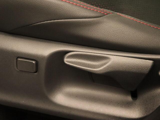 Toyota YARIS Cross 1.5 Hybrid 130 GR Sport - PARKEERSENSOREN VOOR EN ACHTER - 130 PK - DODEHOEK DETECTIE - 360 GRADEN CAMERA - HEAD-UP DISPLAY - ELEKTRISCHE ACHTERKLEP - VOORRUIT VERWARMING - STUUR EN STOEL VERWARMING