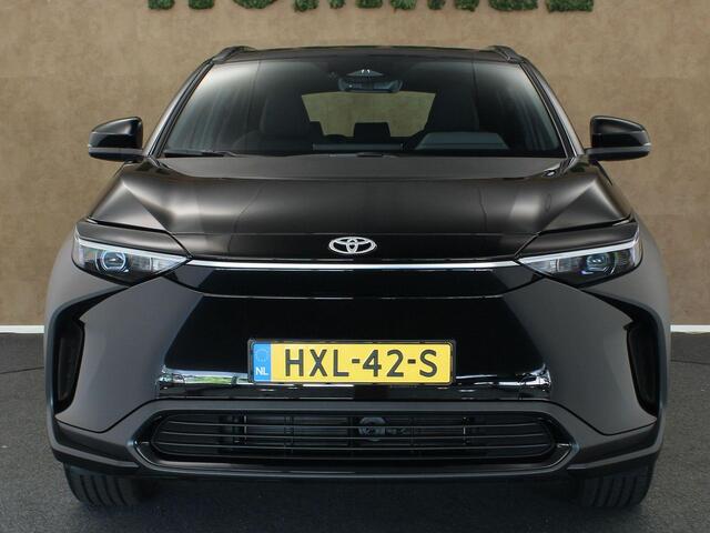 Toyota bZ4X Active 71 kWh SOH 100,5%! - ORIGINEEL NEDERLANDSE AUTO - ADAPTIEVE CRUISE CONTROL - KEYLESS START/ENTRY - APPLE CARPLAY/ANDROID AUTO - CLIMATE CONTROL - ACHTERUITRIJCAMERA - NAVIGATIE FULL MAP - LICHTMETALEN VELGEN 18 INCH