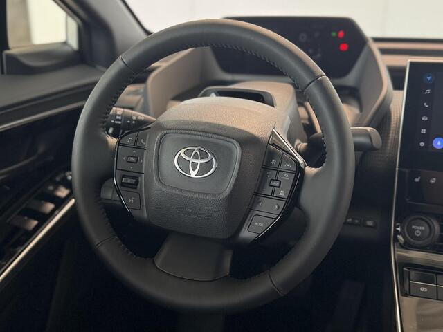 Toyota bZ4X Dynamic 71 kWh 3-fase | Platinum pearl white | BSM | Keyless | Elektr. Klep | Nieuw uit voorraad leverbaar |