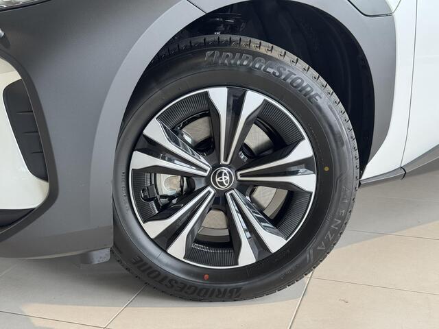 Toyota bZ4X Dynamic 71 kWh 3-fase | Platinum pearl white | BSM | Keyless | Elektr. Klep | Nieuw uit voorraad leverbaar |