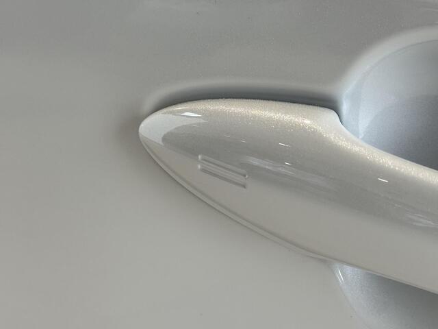 Toyota bZ4X Dynamic 71 kWh 3-fase | Platinum pearl white | BSM | Keyless | Elektr. Klep | Nieuw uit voorraad leverbaar |