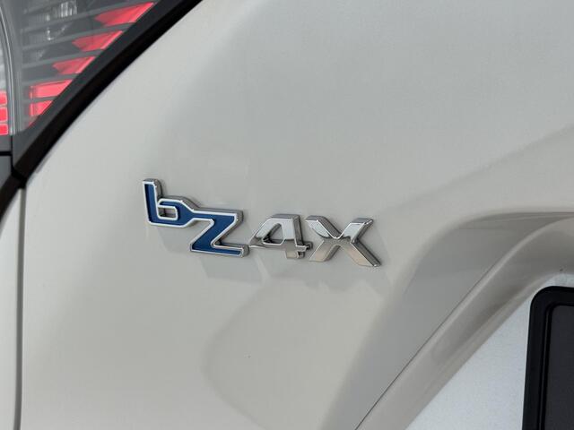 Toyota bZ4X Dynamic 71 kWh 3-fase | Platinum pearl white | BSM | Keyless | Elektr. Klep | Nieuw uit voorraad leverbaar |