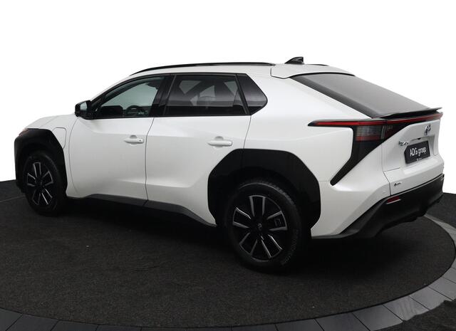 Toyota bZ4X Dynamic 73 kWh | Nieuwe Auto | 360 Camera | Parkeersensoren | Stoelverwarming |