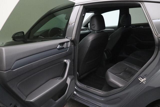 Volkswagen Arteon 2.0 TSI Business R Exclusive 2020 Panoramadak | Carplay | Cruise control | Stoelverwarming | Navigatie | Camera | Bluetooth | Stoelverwarming | Lichtmetaal | PDC | Massage stoel