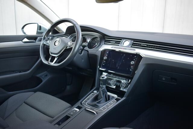 Volkswagen Arteon 1.5 TSi LED | Full Map Navi | Sportstoelen | Trekhaak | Camera | 17 Inch LMV