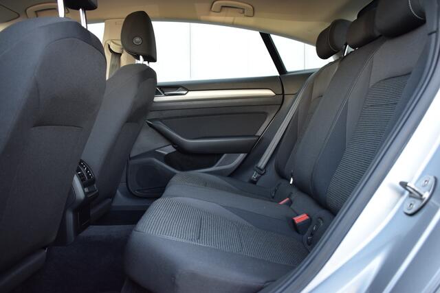 Volkswagen Arteon 1.5 TSi LED | Full Map Navi | Sportstoelen | Trekhaak | Camera | 17 Inch LMV