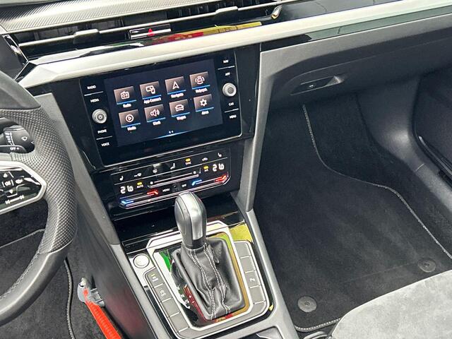 Volkswagen Arteon Shooting Brake 2.0 TSI R-Line Business 190PK | Panorama dak | Clima | Sfeer | Achteruitrijcamera |