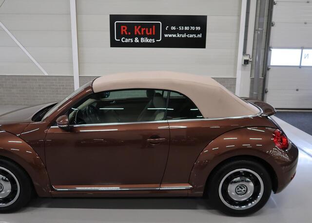 Volkswagen BEETLE (NEW) Cabriolet 1.2 TSI Exclusive Edition Leer Airco-ecc Camera Navigatie Android auto 17 inch Circle Black PDC Stoelverwarming Boekjes aanwezig Elektrische kap