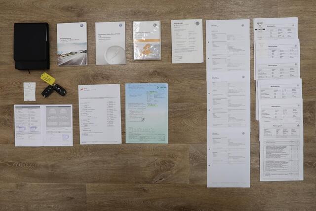 Volkswagen BEETLE (NEW) Cabriolet 1.2 TSI Sound 2018 Airco-ecc Navigatie App connect Stoelverwarming Windscherm 1e Eigenares Dealer onderhouden 17 inch Sportvelgen Zeer nette staat Dark Bronze metallic