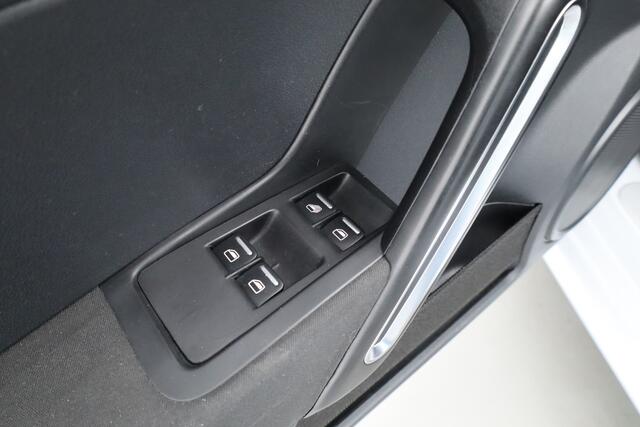 Volkswagen BEETLE (NEW) Cabriolet 1.4 TSI Sound DSG 150pk | Navi | Stoelverw. | Apple CarPlay | PDC | Cruise |