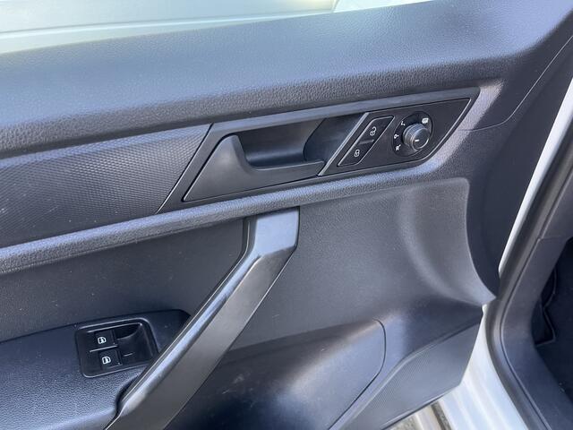 Volkswagen CADDY 2.0 TDI L1H1 BMT Comfortline Bpm vrij Laderkast Airco Cruise controle Kastinrichting Trekhaak 1400kg trekgewicht Schuifdeur Telefoon verbinding 1e eigenaar Euro 6