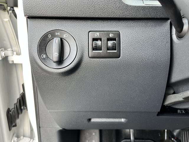 Volkswagen CADDY 2.0 TDI L1H1 Airco Cruise controle Trekhaak 1400kg trekgewicht Schuifdeur Telefoon verbinding Apple carplay kastinrichting Laderkasten 1e eigenaar 2-Persoons Euro 6