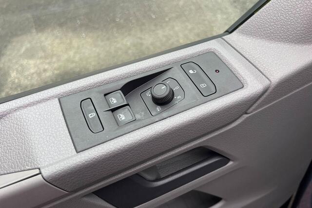 Volkswagen CARAVELLE T6.1 ROLSTOELBUS 2.0 TDI 150 PK DSG L2H1 ACC| LED | Privacy Glas | Bijrijdersbank | Apple Carplay | Android Auto |