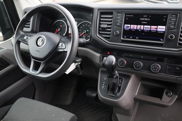 Volkswagen CRAFTER 35 2.0 TDI L3H3 Highline 140PK / 103kW DSG, trekhaak (vaste kogel), LED koplampen, 17" LMV, achteruitijcamera, voorruit verwarmbaar, 3 zits, parkeersensoren voor en achter (pdc), multifunctioneel stuurwiel, navigatie, DAB+, Apple Carplay / Android Auto, N
