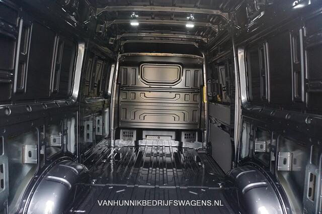 Volkswagen CRAFTER 35 2.0 177 L3H3 AUT Facelift 13" Navi, Camera, Gev. Stoel, LED!! NR. T165*