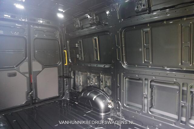 Volkswagen CRAFTER 35 2.0 177 L3H3 AUT Facelift 13" Navi, Camera, Gev. Stoel, LED!! NR. T165*