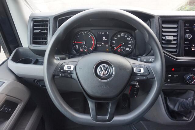 Volkswagen CRAFTER 35 2.0 TDI L4H3 Highline / Trekhaak / 3000KG Trekgewicht / 177 PK / Navigatie / Adaptieve Cruise Control / Apple Carplay / Stoelverwarming