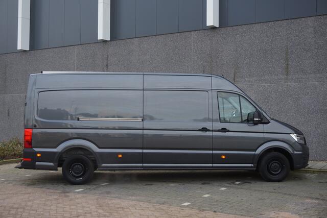 Volkswagen CRAFTER 35 2.0 TDI L4H3 Highline / Trekhaak / 3000KG Trekgewicht / 177 PK / Navigatie / Adaptieve Cruise Control / Apple Carplay / Stoelverwarming