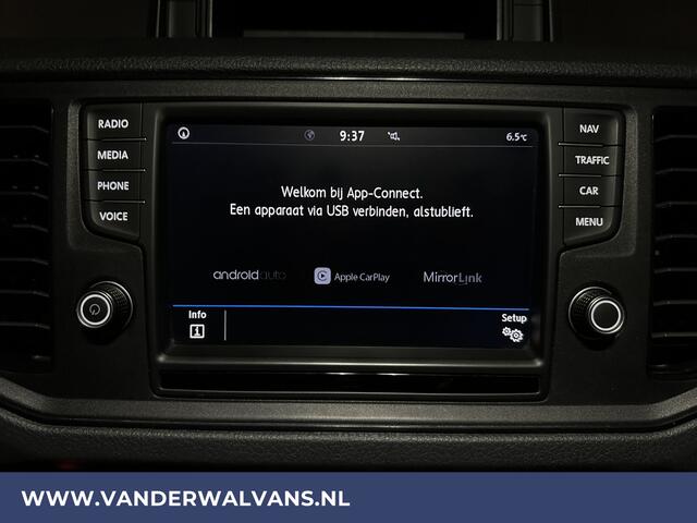 Volkswagen CRAFTER 2.0 TDI 141pk **BPM VRIJ voor de Ondernemer** L3H2 L2H1 Euro6 Airco | Camera | Navigatie | 3000kg trekhaak Apple Carplay, Android Auto, Parkeersensoren, Bijrijdersbank