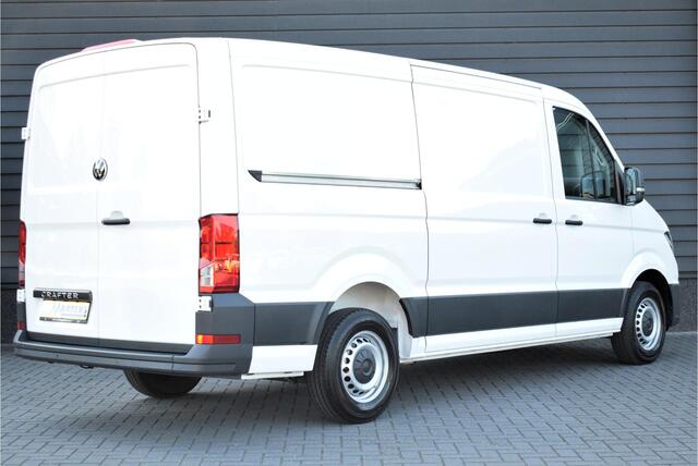 Volkswagen CRAFTER Facelift 35 2.0 TDI 140pk H6 L3H2 Comfortline App-Connect Parkeersensoren