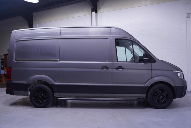 Volkswagen CRAFTER 2.0 TDI 140 pk L3H3 Navi, Camera, 18" LMV Trekhaak 3.000 kg, Grijs Wrap, Sidebars, 3-Zits